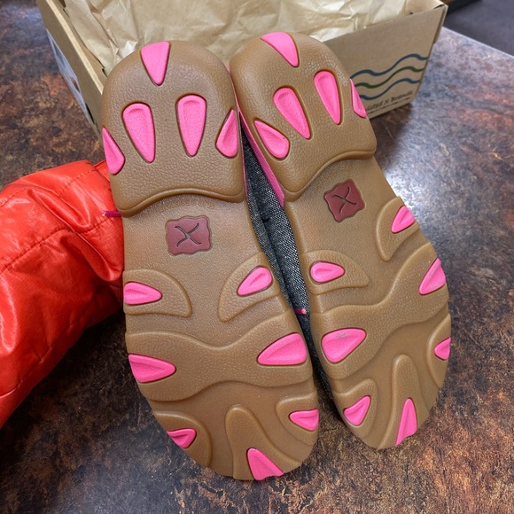 Twisted X Special Edition Bomber Slide on Shoes - Picture 5 of 8